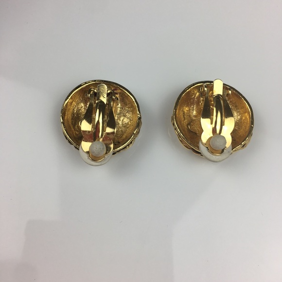 Chanel vintage clip on earrings - Picture 2 of 4